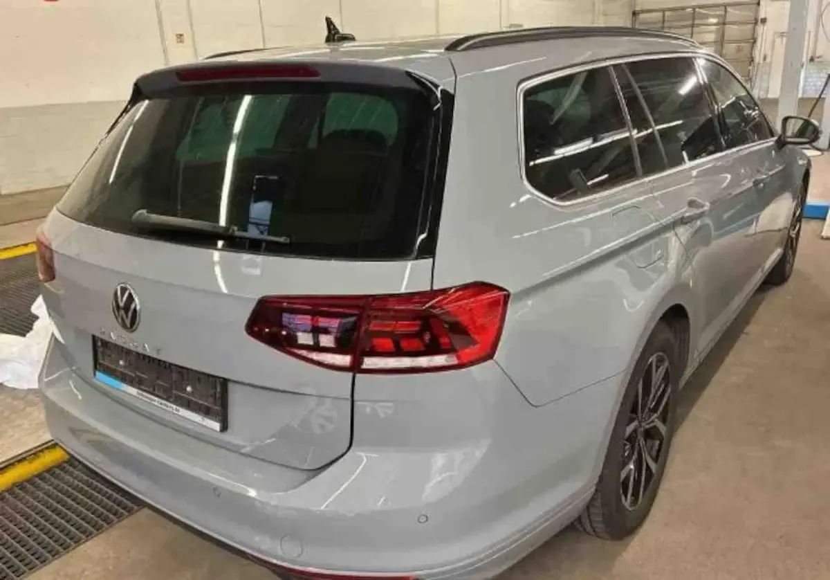 Gebraucht VW Passat Business 190 PS (139 kW) 2023 Mondsteingrau Kombi