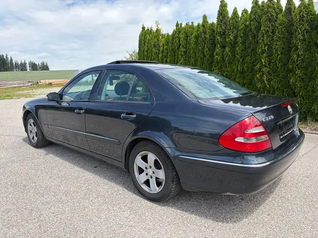 Gebraucht Mercedes E220 Elegance 150 PS (110 kW) 2004 Schwarz Limousine