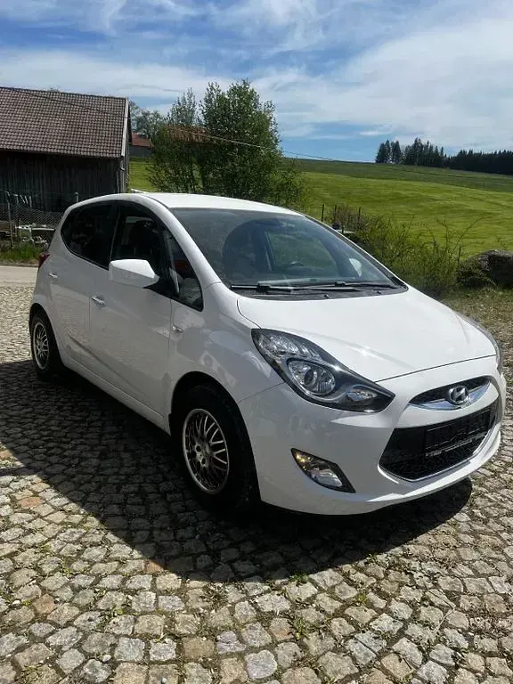 Gebraucht Hyundai ix20 125 PS (91 kW) 2012 Weiß Kleinwagen