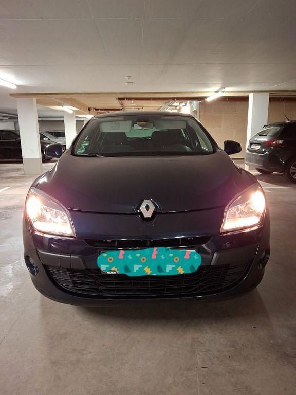 Blau Gebraucht 2009 Renault Mégane III Limousine | 2.700 € (Superpreis) - Bild 1/4