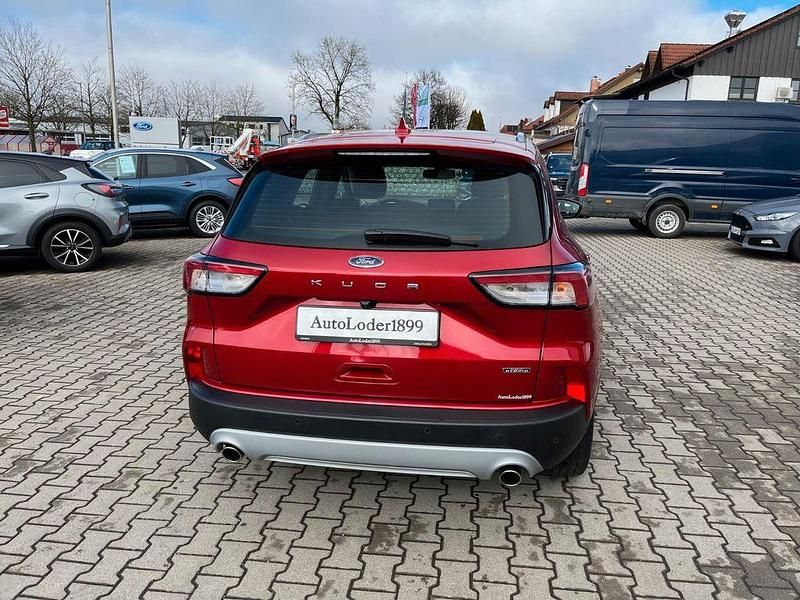 Gebraucht Ford Kuga Titanium 224 PS (164 kW) 2022 Rot SUV