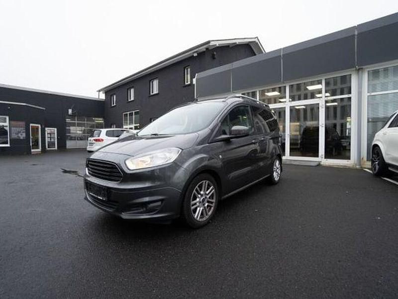 Gebraucht Ford Tourneo Courier Titanium 101 PS (74 kW) 2017 Grau Van / Kleinbus