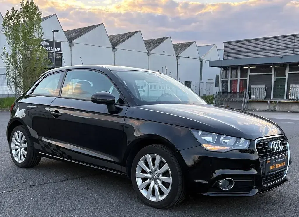 Używany Audi A1 Attraction 122 KM (89 kW) 2010 Czarny Hatchback