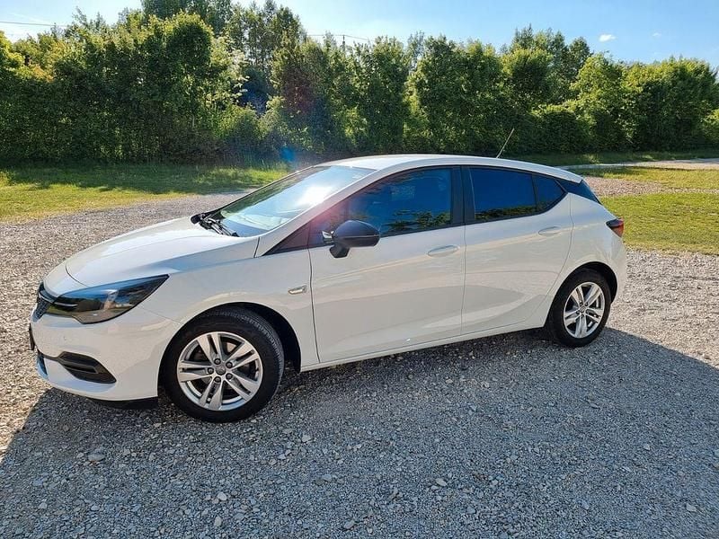 Weiß Gebraucht 2021 Opel Astra Edition Limousine | 12.950 € (Superpreis) - Bild 1/4