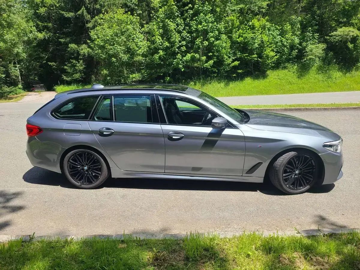 Gebraucht BMW 530 Shadowline 265 PS (194 kW) 2019 Grau Kombi