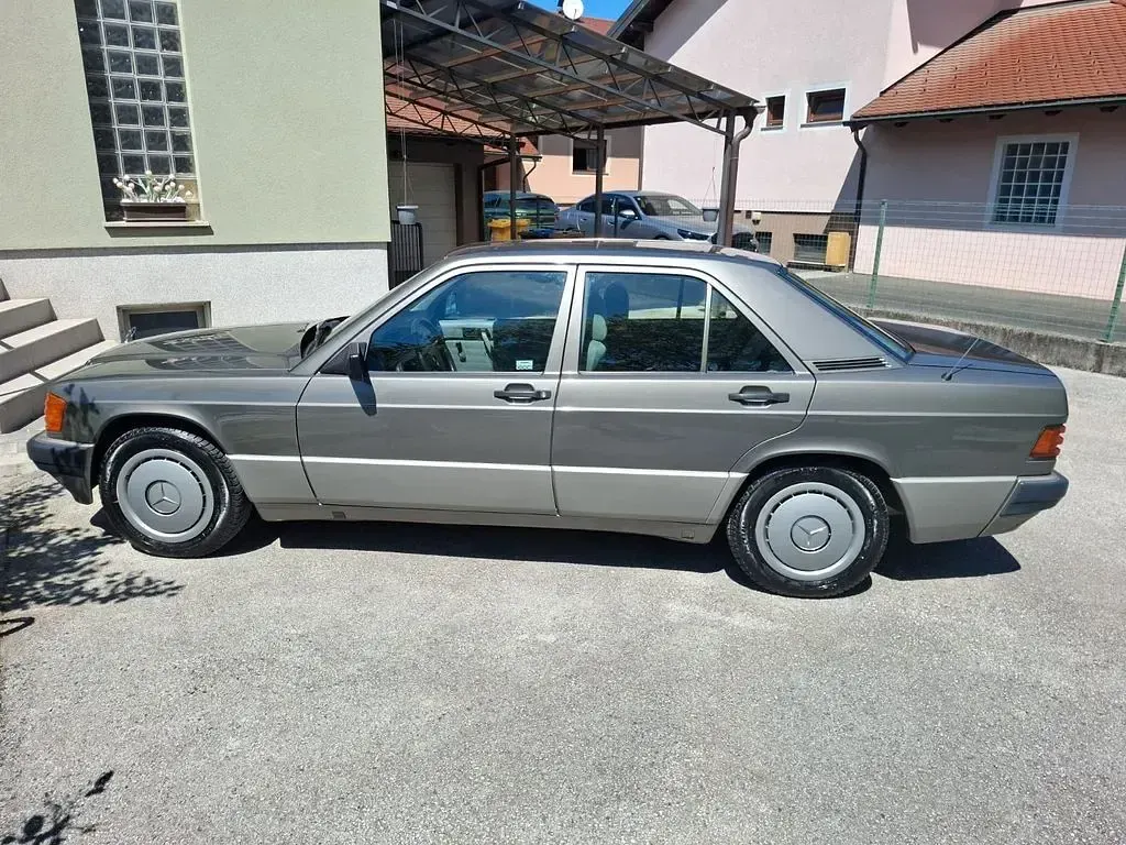 Gebraucht Mercedes 190 75 PS (55 kW) 1992 Grau Limousine