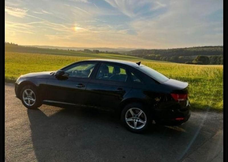 Schwarz Gebraucht 2019 Audi A4 Limousine | 18.800 € (Fairer Preis) - Bild 1/4