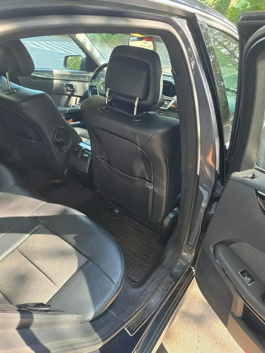 Gebraucht Mercedes E220 Avantgarde 170 PS (125 kW) 2012 Grau Limousine