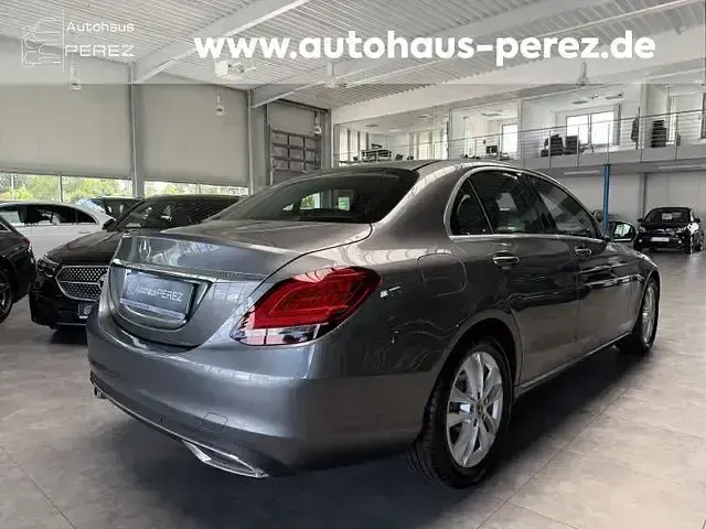 Gebraucht Mercedes C200 Avantgarde 184 PS (135 kW) 2020 Grau Limousine