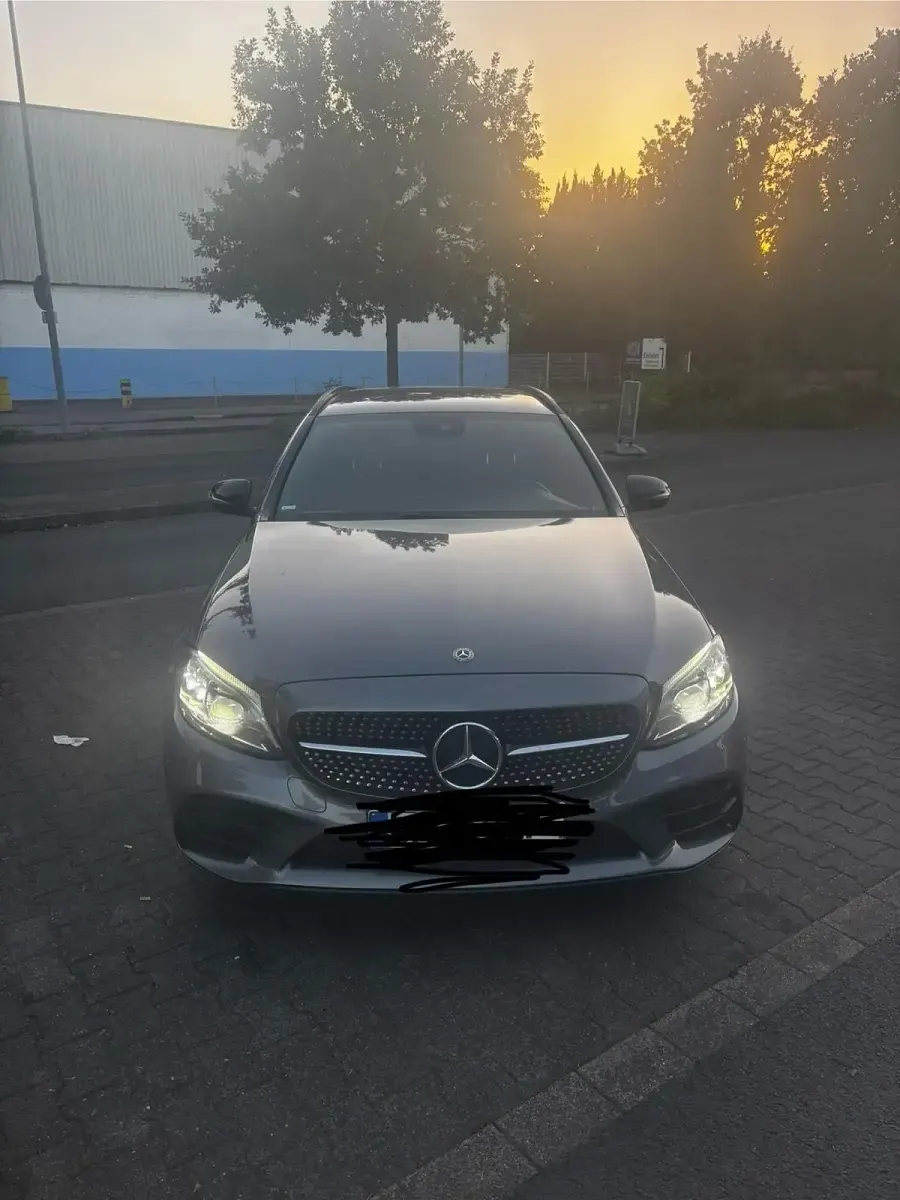 Gebraucht Mercedes C300 AMG line 258 PS (189 kW) 2018 Grau Kombi