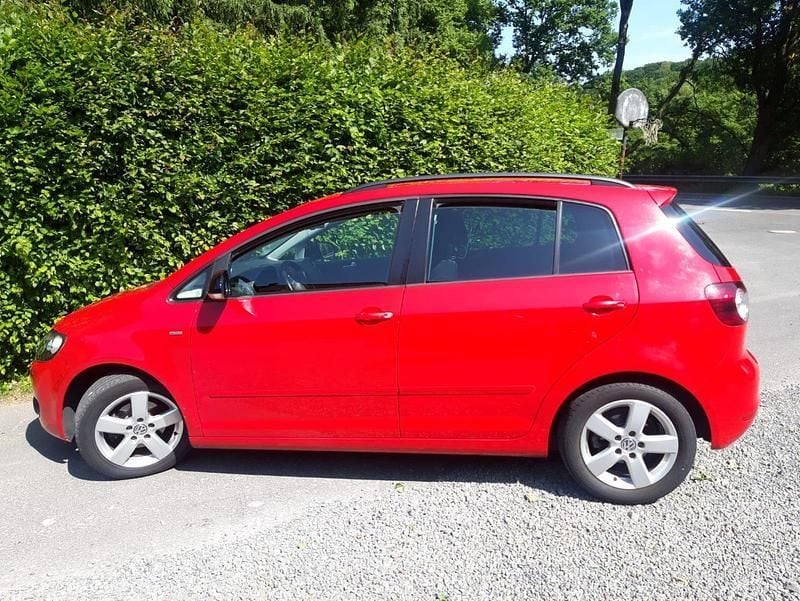 Rot Gebraucht 2012 VW Golf VII Match Limousine | 2.400 € (Guter Preis) - Bild 1/4