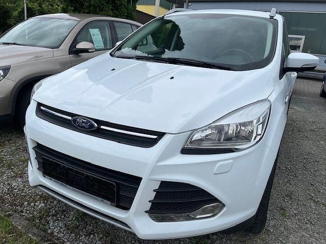 Weiß Gebraucht 2016 Ford Kuga Trend SUV | 10.900 € (Guter Preis) - Bild 1/4