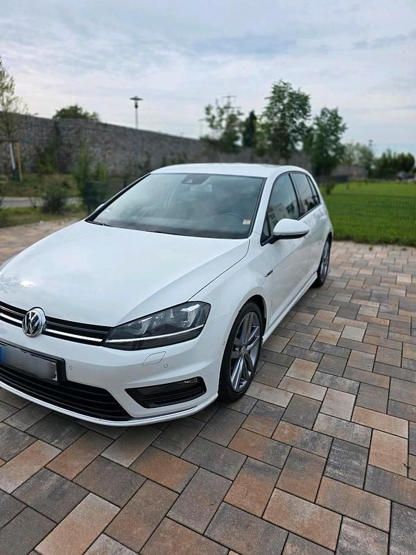 Weiß Gebraucht 2015 VW Golf VII R-line Limousine | 14.400 € (Fairer Preis) - Bild 1/4