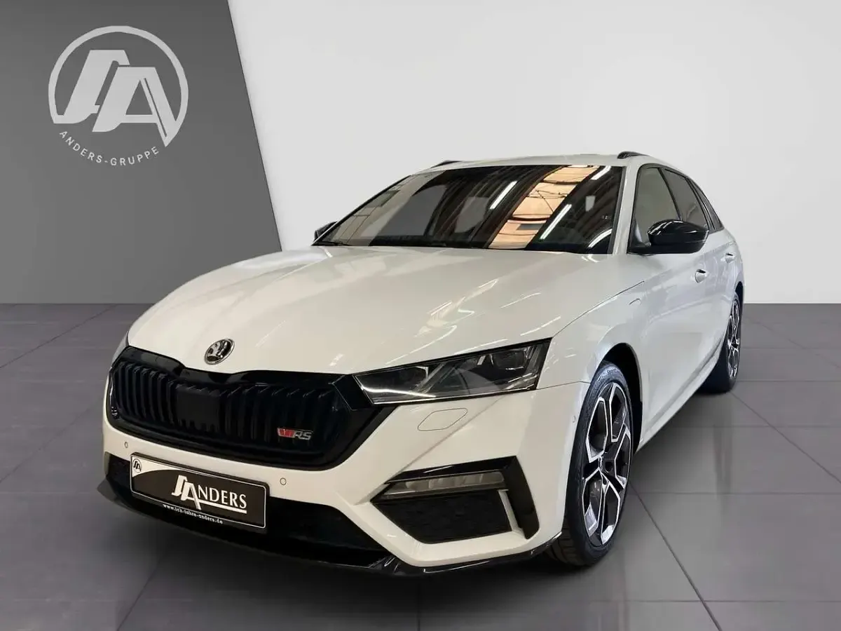 Gebraucht Skoda Octavia First Edition 245 PS (180 kW) 2020 Weiß moonweiss Kombi