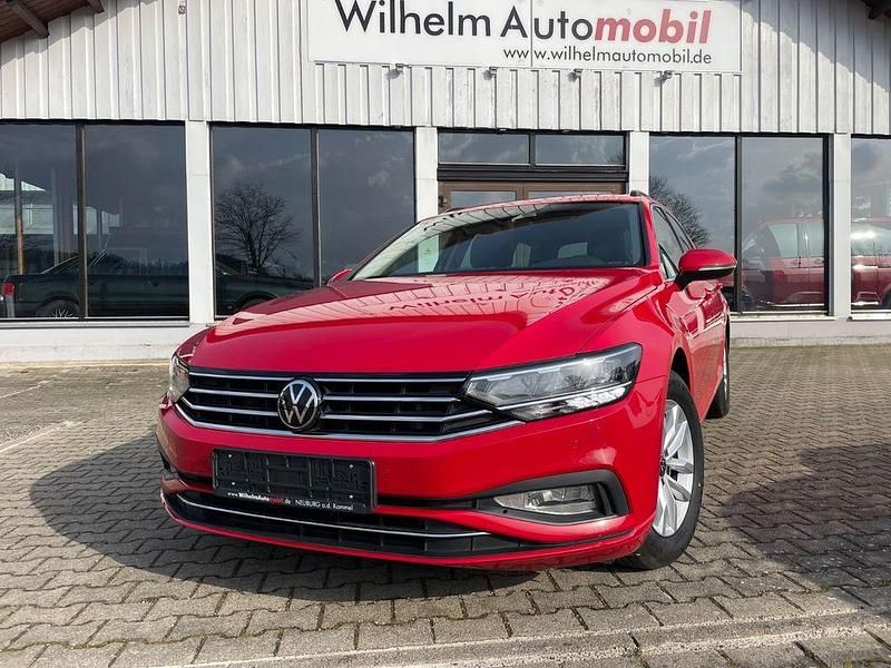 Gebraucht VW Passat Business 122 PS (89 kW) 2023 Tornadorot Kombi