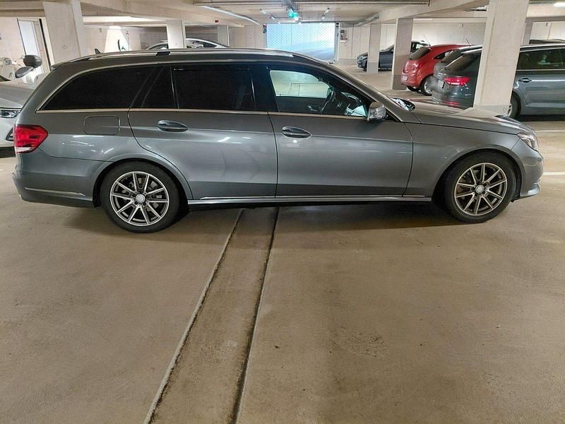 Gebraucht Mercedes E220 Edition 136 PS (100 kW) 2016 Grau Kombi