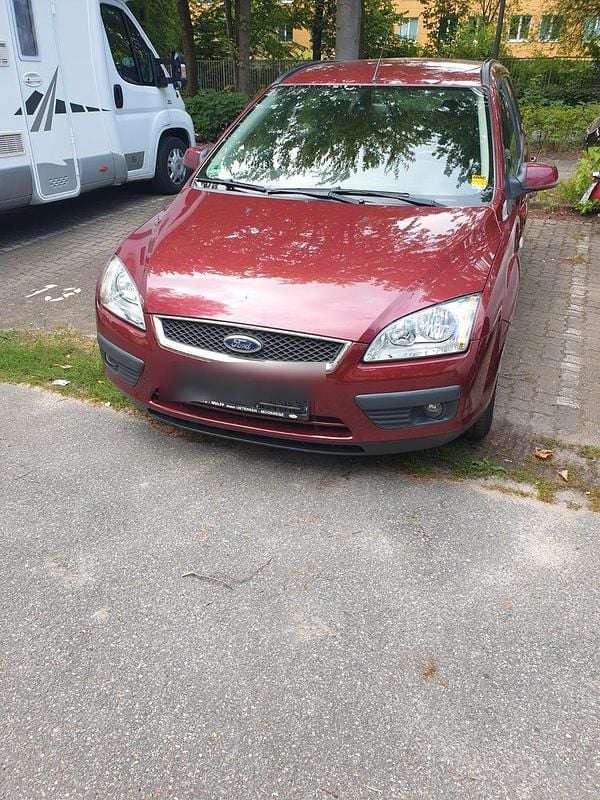 Rot Gebraucht 2005 Ford Focus Kombi | 2.200 € (Etwas zu teuer) - Bild 1/4