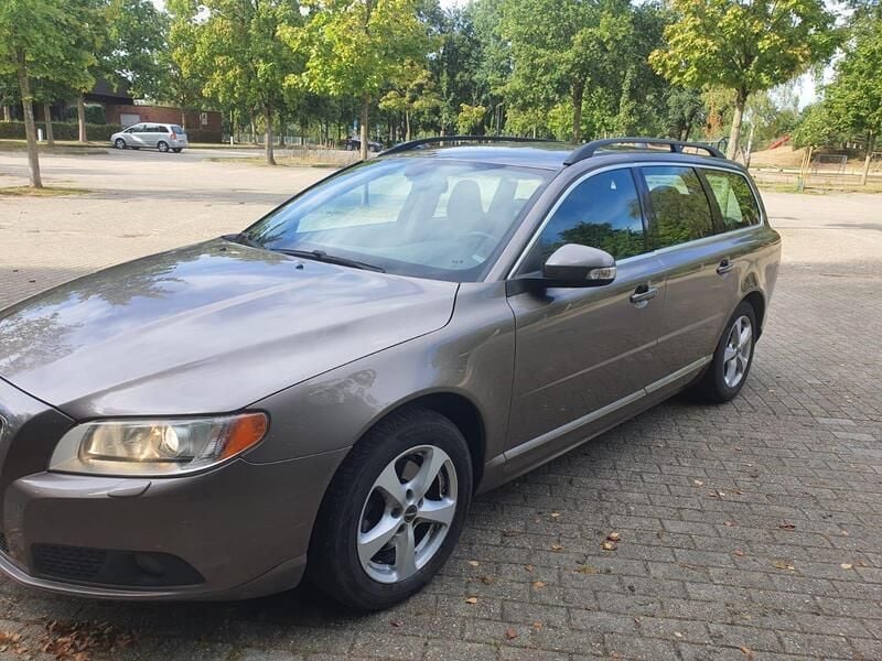 Andere außenfarben Gebraucht 2010 Volvo V70 Kombi | 5.800 € (Fairer Preis) - Bild 1/4