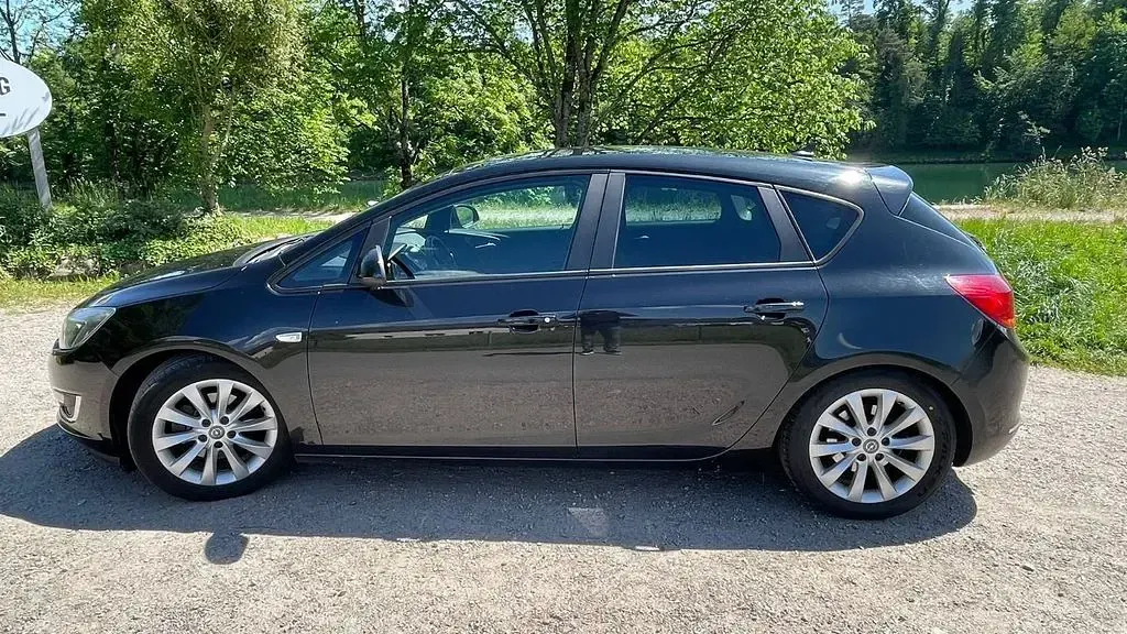 Gebraucht Opel Astra Edition 179 PS (131 kW) 2012 Schwarz Limousine