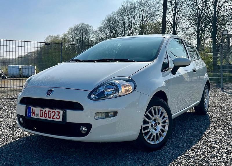 Weiß Gebraucht 2016 Fiat Grande Punto Kleinwagen | 4.490 € - Bild 1/4