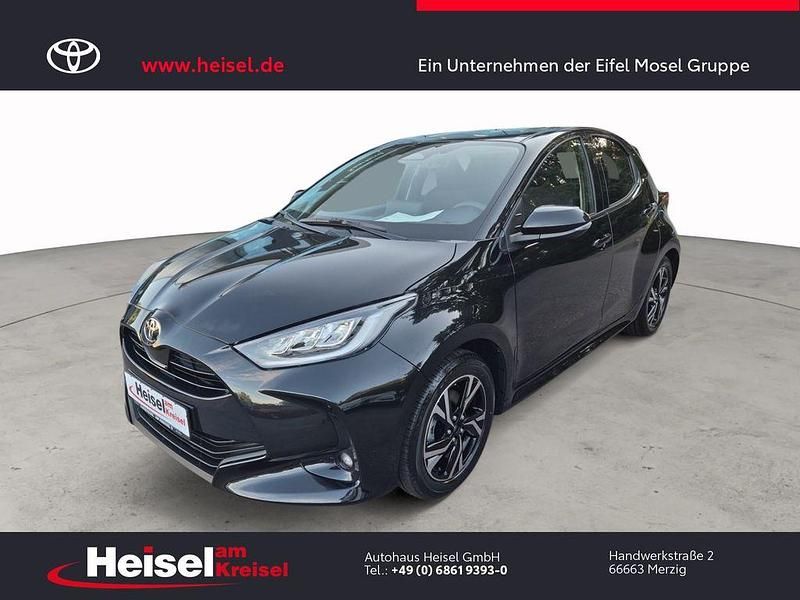 Rot Neu 2025 Toyota Yaris Hybrid Limousine | 24.960 € (Fairer Preis) - Bild 1/4
