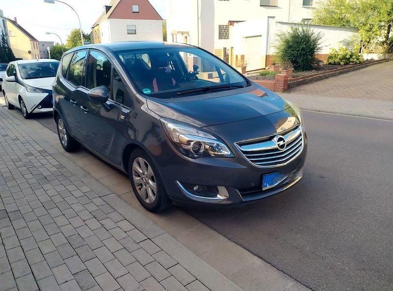 Grau Gebraucht 2014 Opel Meriva Innovation Van / Kleinbus | 8.595 € (Fairer Preis) - Bild 1/4
