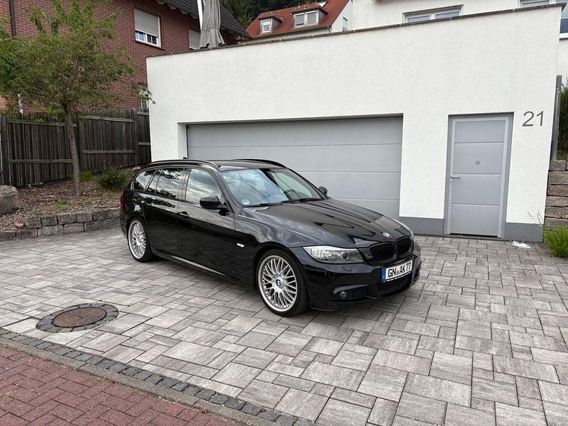 Schwarz Gebraucht 2011 BMW 320 M Sport Kombi | 3.900 € (Superpreis) - Bild 1/4