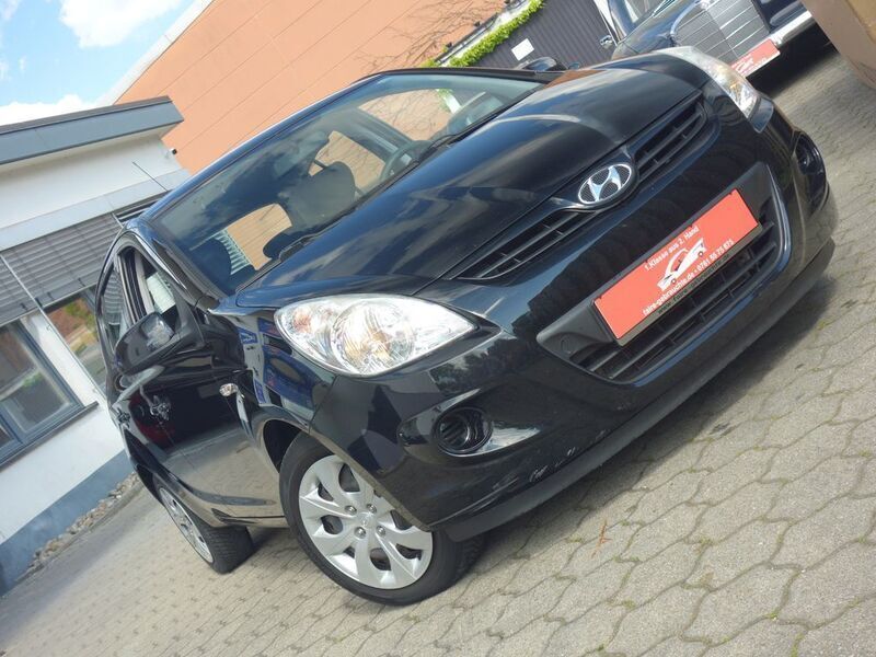 Schwarz Gebraucht 2012 Hyundai i20 Edition Limousine | 6.800 € (Fairer Preis) - Bild 1/4