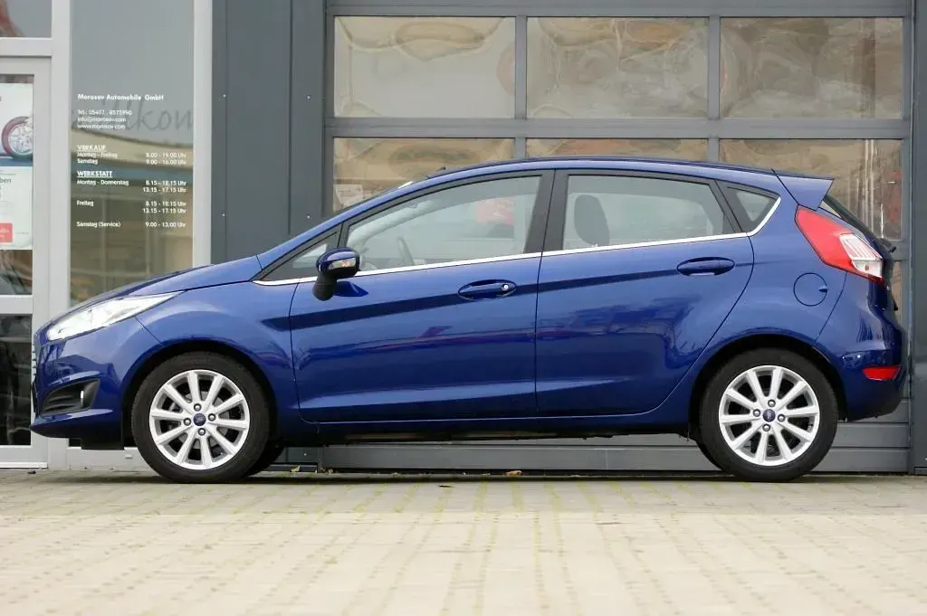Gebraucht Ford Fiesta Titanium 125 PS (91 kW) 2016 Violett Kleinwagen