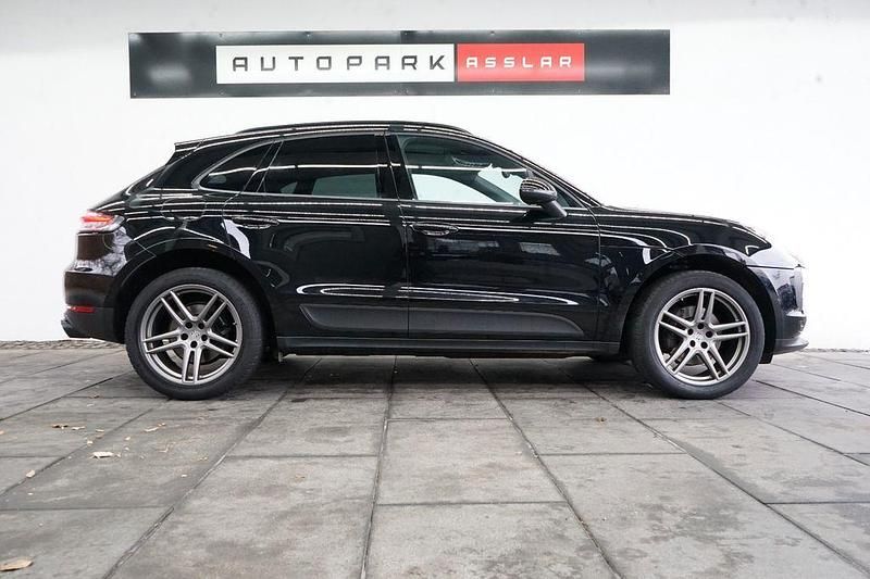 Schwarz Gebraucht 2021 Porsche Macan SUV | 51.880 € (Superpreis) - Bild 1/4