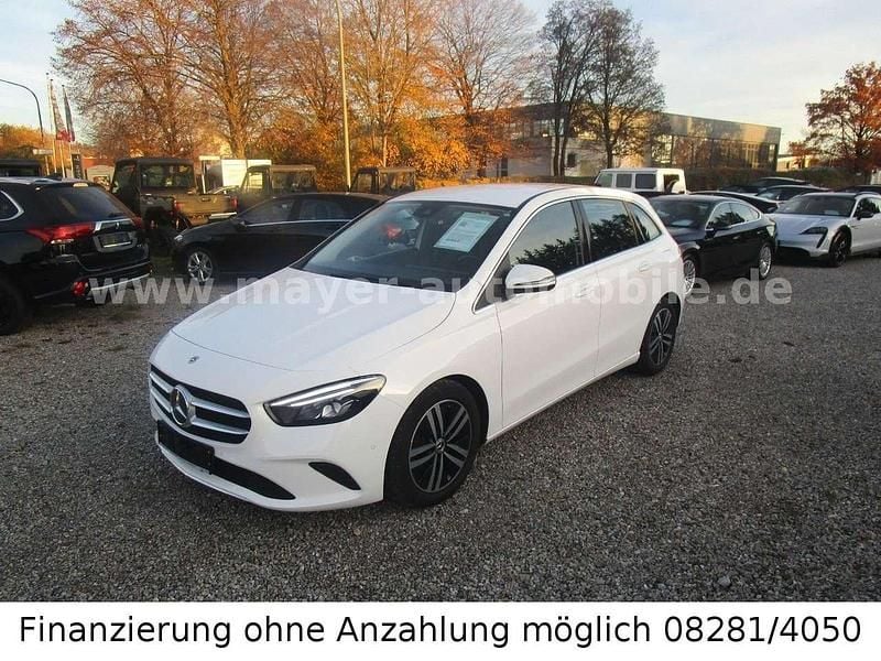 Polarweiss Gebraucht 2021 Mercedes 180 Progressive Limousine | 22.499 € (Guter Preis) - Bild 1/4