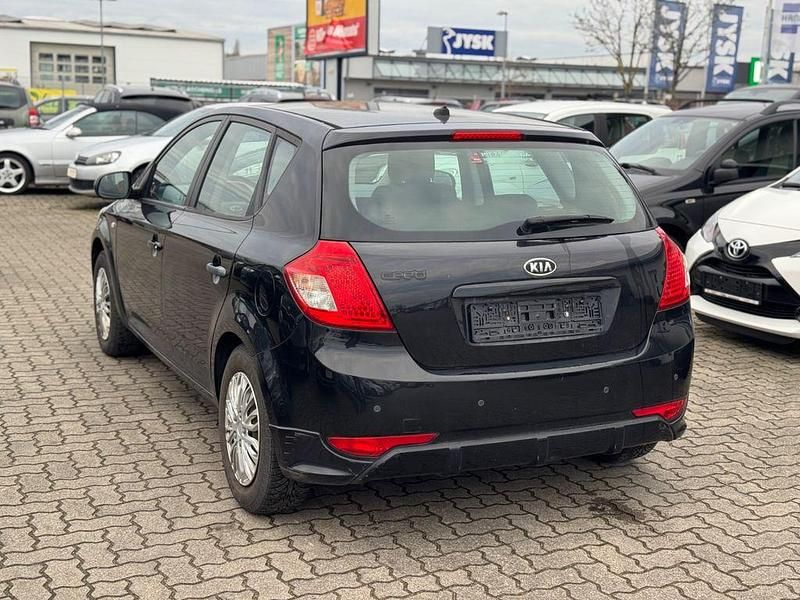 Gebraucht Kia Ceed 90 PS (66 kW) 2011 Schwarz Kleinwagen