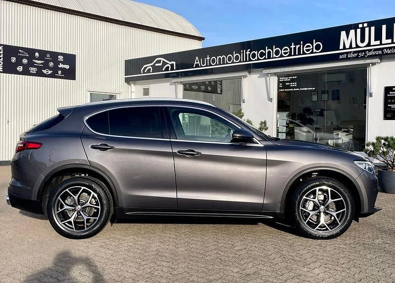 Gebraucht Alfa Romeo Stelvio 200 PS (147 kW) 2019 Grau SUV