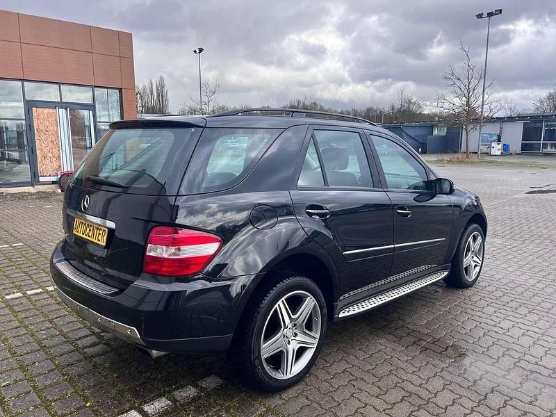 Gebraucht Mercedes ML280 AMG 190 PS (139 kW) 2010 Obsidianschwarz  metalliclack SUV