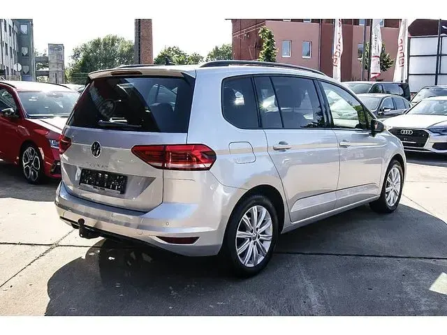 Gebraucht VW Touran Comfortline 150 PS (110 kW) 2022 Van / Kleinbus