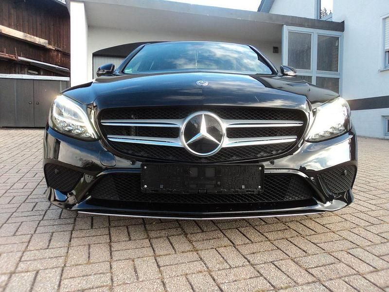 Schwarz Gebraucht 2020 Mercedes C180 AMG line Limousine | 25.900 € (Superpreis) - Bild 1/4
