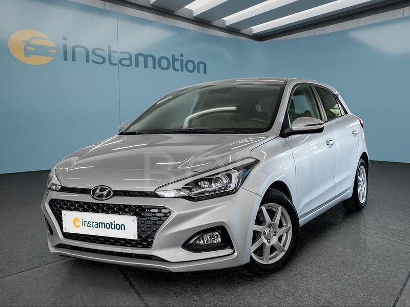 Silber Gebraucht 2019 Hyundai i20 Kleinwagen | 14.849 € (Teuer) - Bild 1/4