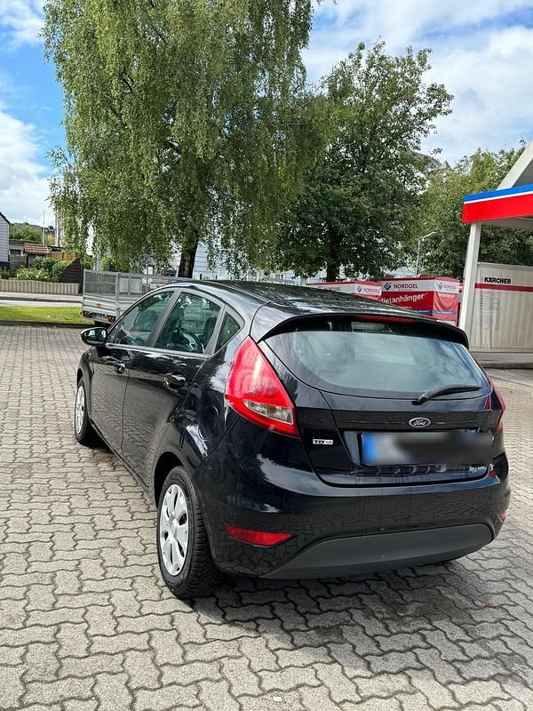 Schwarz Gebraucht 2010 Ford Fiesta Kleinwagen | 2.500 € (Fairer Preis) - Bild 1/4