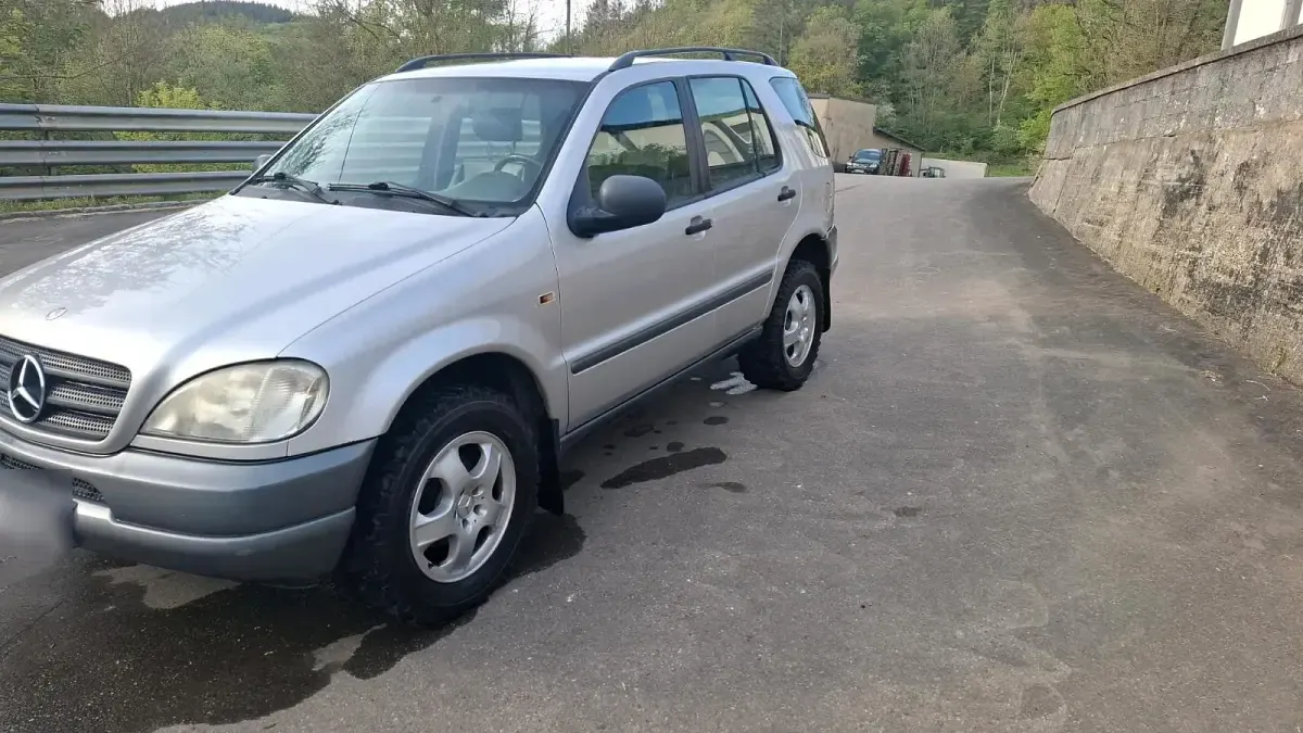 Gebraucht Mercedes ML320 218 PS (160 kW) 1999 Silber SUV