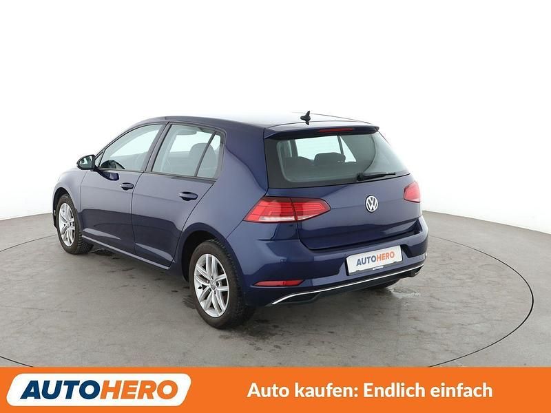 Gebraucht VW Golf VII Comfortline 116 PS (85 kW) 2019 Blau Limousine