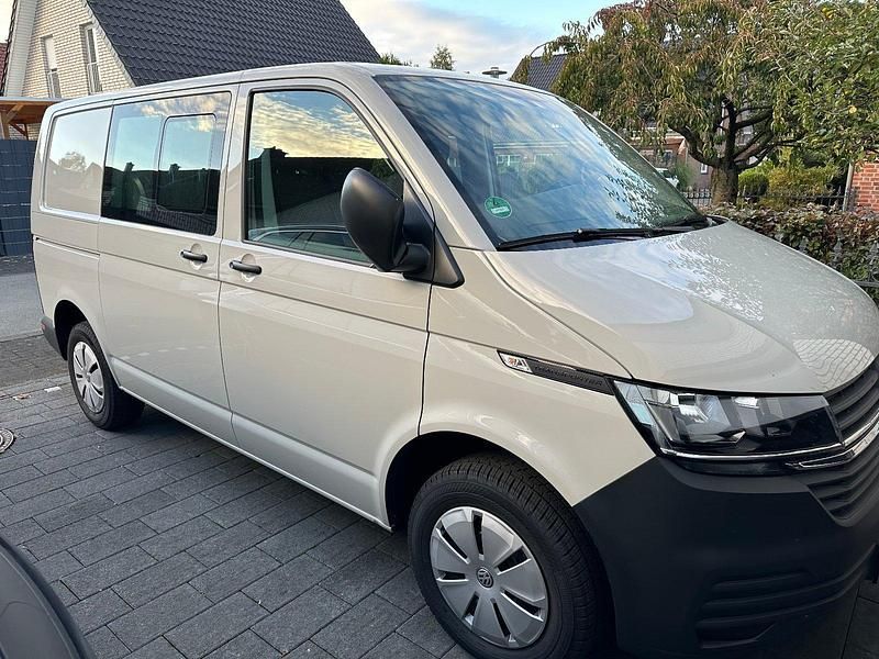 Gebraucht VW Transporter 110 PS (80 kW) 2023 Grau Van