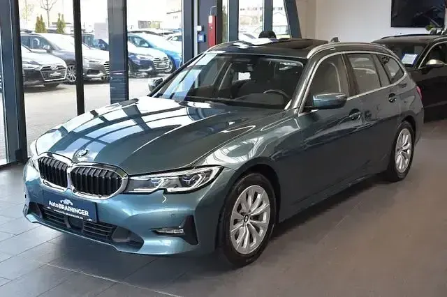 Używany BMW 320 Advantage 190 KM (139 kW) 2021 Niebieski Kombi