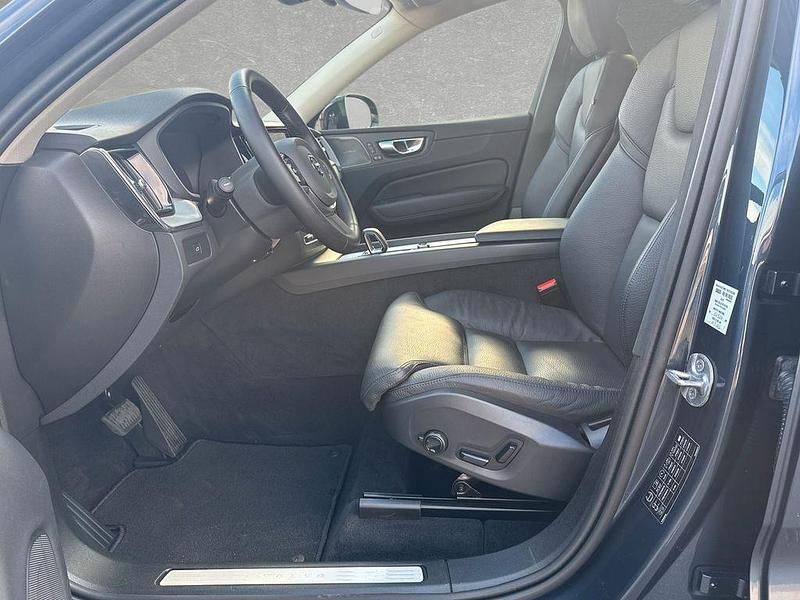 Gebraucht Volvo XC60 Plus 250 PS (183 kW) 2024 Denim blue SUV