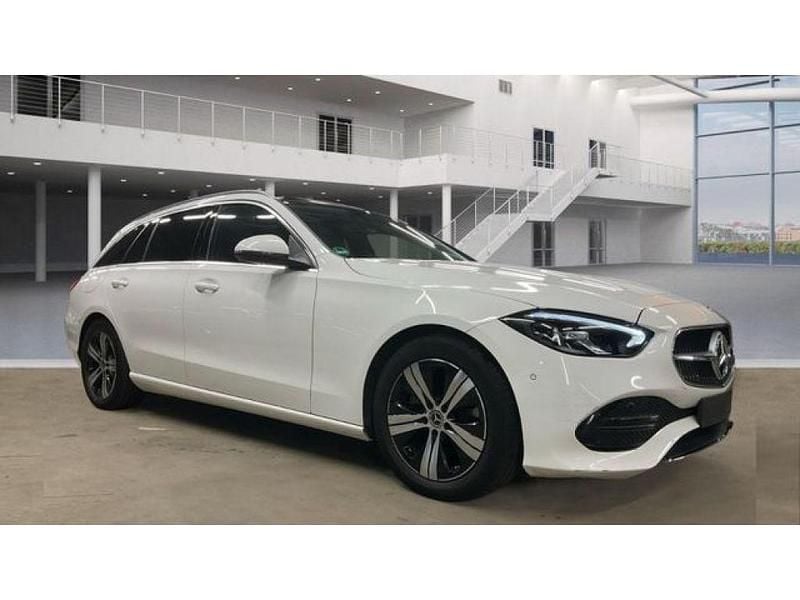 Polarweiss Gebraucht 2023 Mercedes C180 Kombi | 29.890 € (Guter Preis) - Bild 1/3