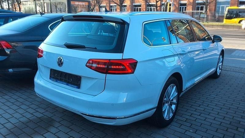 Gebraucht VW Passat Highline 150 PS (110 kW) 2018 Weiß Kombi