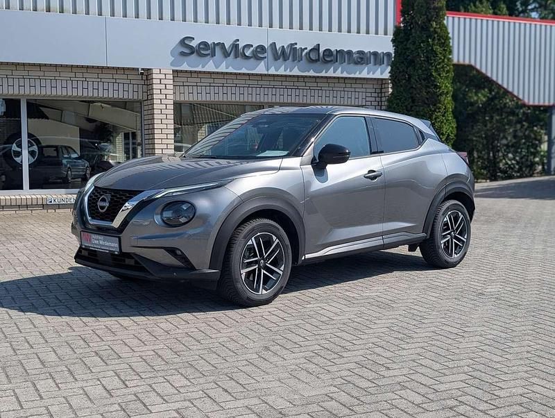 Grau Gebraucht 2024 Nissan Juke N-Connecta SUV | 21.990 € (Etwas zu teuer) - Bild 1/4