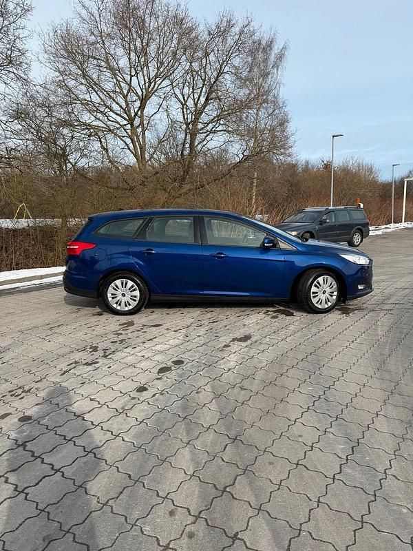 Gebraucht Ford Focus Business Edition 120 PS (88 kW) 2015 Blau Kombi