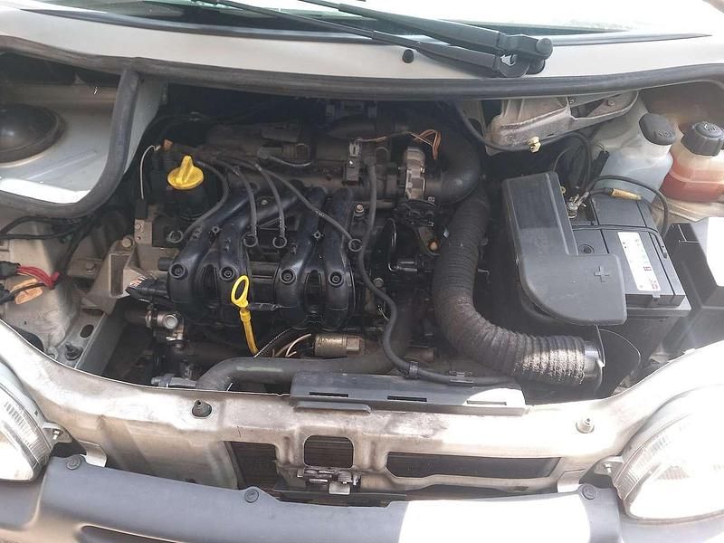 Gebraucht Renault Twingo 58 PS (42 kW) 2003 Silber Kleinwagen