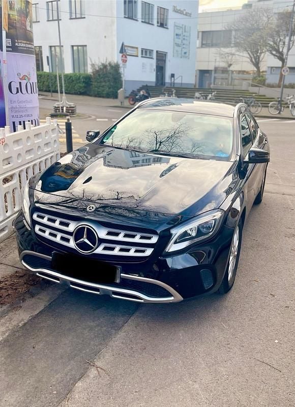 Gebraucht Mercedes GLA250 211 PS (155 kW) 2017 Schwarz SUV