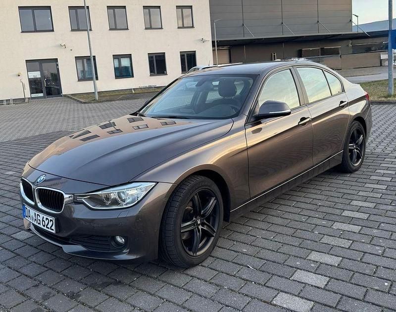 Gebraucht BMW 318 143 PS (105 kW) 2013 Braun Limousine